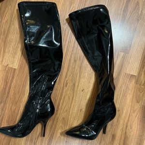 Size 8 black leather boots